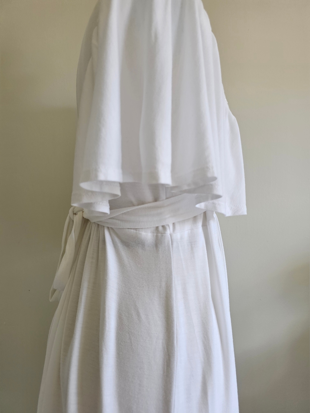 H&M white lace trimmed stretch jersey dress with flutter sleeves - Picture 8 of 16